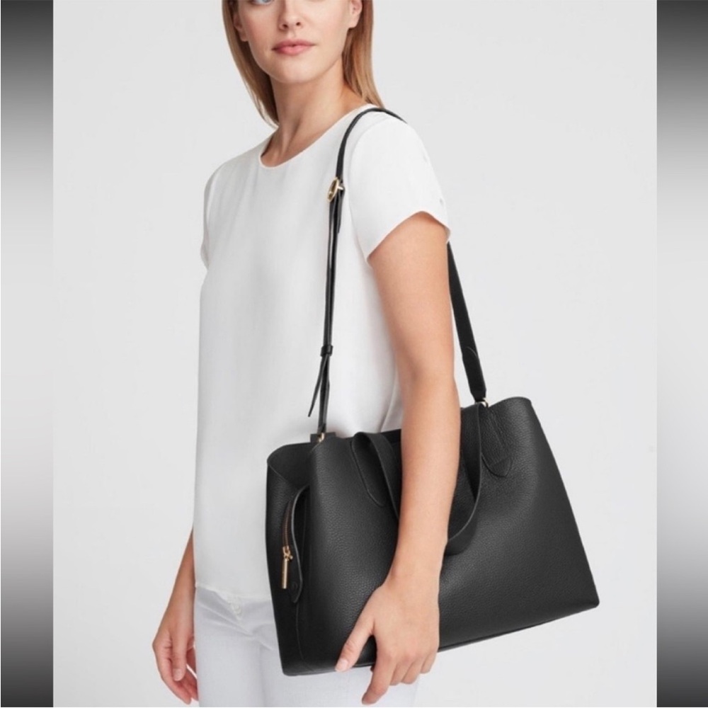 Cuyana Zippered Satchel Pebbled Black
Leather Tote